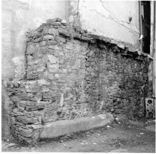 Rest der ehemaligen Schlossmauer; Bad Homburg, Rathausstraße