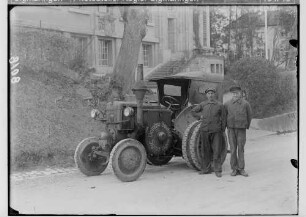 Traktor (Lanz-Bulldog) der Domäne Bauhof Sigmaringen vor der Handwerkskammer
