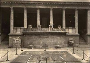 Blick in den Saal der römischen Architektur im Pergamonmuseum