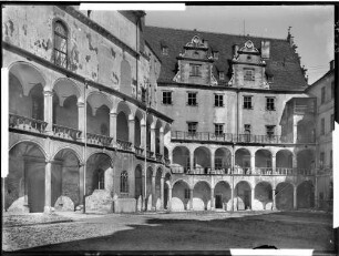 Neuburg an der Donau Schloss Ansicht Schlosshof