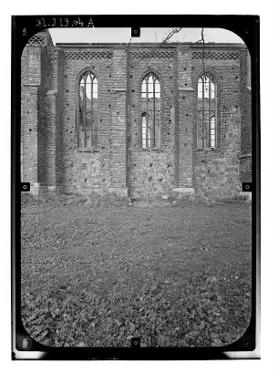 Müncheberg. Ruine der Stadtpfarrkirche St. Marien (Restaurierung 1991-1996). Chor von Süden