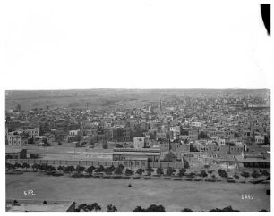 Kairo (Ägypten). Blick über die Dächer der Stadt mit Moscheen und Kuppeln