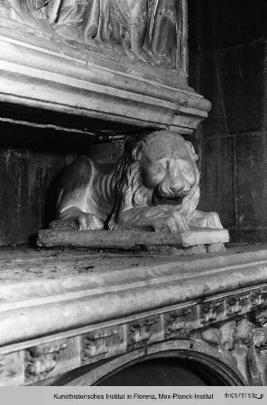 Grabmal des Bischofs Antonio d'Orso : drei Löwenfiguren
