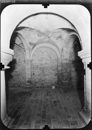 Ermsleben (Falkenstein/Harz-Ermsleben). Konradsburg (um 1200). Krypta. Inneres