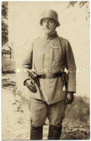 Hauptmann Adolf Endemann mit Eisernem Kreuz