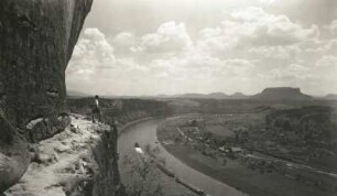Sächsische Schweiz. Rahmhanke und Elbtal mit Oberrathen. Blick nach Südost zum Lilienstein