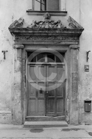 Portal am Wohnhaus Mārstaļu iela 26 (Marstallstraße) in Riga