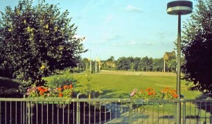 Bürgerpark, dahinter Sportplatz
