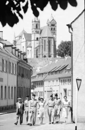 Breisach: Straße mit Münster, mit Franzosen