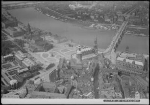 Dresden: Theaterplatz. Luftbild-Schrägaufnahme von Südosten