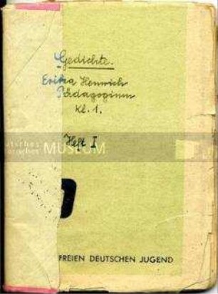 Notizheft mit handgeschriebenen Gedichten