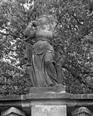 Villa Concordia & Ehemaliger Palast des Hofrats Johann Ignaz Tobias Böttinger & Wasserschloss Concordia — Statue