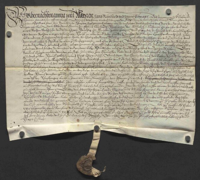 Hans Reinhardt und Hans Schnabel, Einwohner zu Elsenfeld (Elsaffen), bekunden am 8. Mai 1572, dass sie bereits im Jahr 1571 mit Simon Horn dem Älteren und dessen Sohn Philipp Horn für 900 Gulden die Kreuz- oder Ringelmühle an Hans Leonhard von Aulenbach, Amtmann zu Hausen, verkauft haben. Sie quittieren vor Zeugen die Bezahlung der Kaufsumme und übertragen das Gut mit Nennung der darauf lastenden Zinsen/Gülten. Ankündigung des Siegels von Melchior Hunger, Oberschultheiß zu Kleinwallstadt.