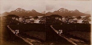 Im hohen Norden - Frauen und Kinder vor einem Dorf