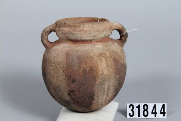 Vessel with handle