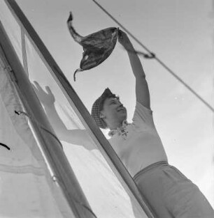 Elisabeth Gremmler auf einem Segelboot