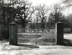 Bad Muskau-Köbeln, Forster Straße 7. Fabrikantenvilla (um 1875). Toreinfahrt