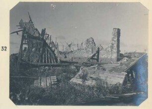 Foto einer zerstörten Häusergruppe in Ovillers(-la-Boisselle)