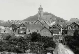Homberg/Efze, Stadtkirche : Homberg/Efze. Stadtansicht mit Stadtkirche St. Maria und Schloßberg mit Burg, Blick über die Stadtmauer nach Norden