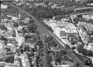 Dresden-Pieschen. Stadtteilansicht zwischen Leisniger Straße und Riesaer Straße. Luftbild-Schrägaufnahme nach Südwesten