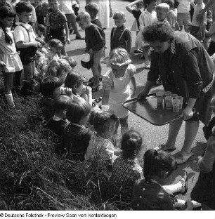 Tag des Kindes Kindergarten Rosa Menzer Friedensfahrt?