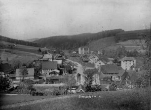 Steinbach unterer Ortsteil : Abzweig der Hauptstraße in Richtung Schmalzgrube; Hintergrund ehem. Bartzsch-Fabrik; links hinten Waldhäuser