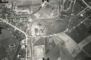 Heidenau nach der Hochwasserkatastrophe 1927. Im Norden Bahnhof Heidenau, im Südwesten Straße nach Altenberg, im Bogen nach Südosten Straße nach Pirna