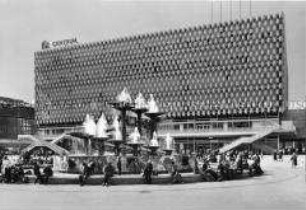Centrum-Warenhaus am Alexanderplatz in Berlin