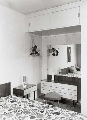 Frisierkommode : Musterschlafzimmer (1962; Zentrales Entwicklungsbüro Berlin)