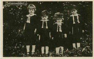 Kinder in Hotzenwälder Tracht
