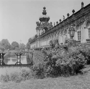 Dresden. Zwinger, Kronentor mit Langgalerien und Graben