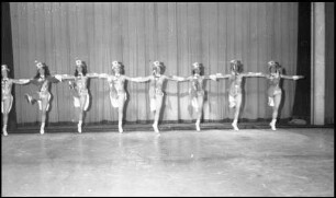 Freiburg: Stadthalle, Eisballett, Eisgirls