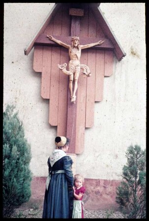 Mutter und Kind in Tracht