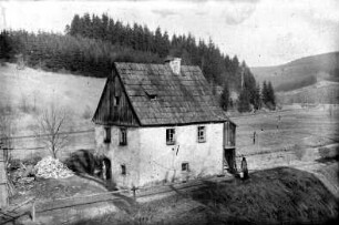 Häuslerhaus am Bahngleis in Mittelschmiedeberg