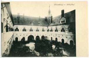 Wiesenberg. Schlosshof