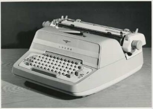 Adler Elektrische Büroschreibmaschine "electric 41c" von Gerhard Dietrich und Peter H. Meyer