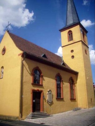 Turm und Langhaus von Südwesten