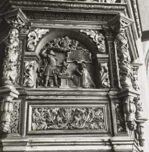 Kanzel der Martinikirche Halberstadt : Kanzel. 1595, 1690 verändert und ergänzt. Holz, geschnitzt. Detail: Relief "Isaacs Opfer, von König David verehrt" zwischen Ecksäulchen. Martinikirche Halberstadt