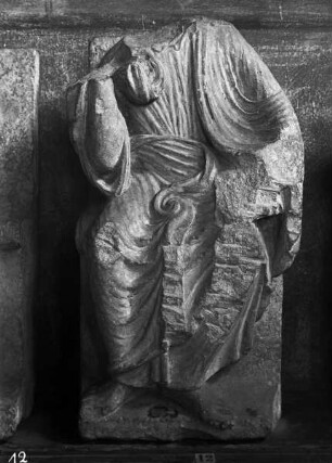 Die Figuren von den Wessobrunner Chorschranken — Elf Apostelfiguren — Apostel, ohne Kopf