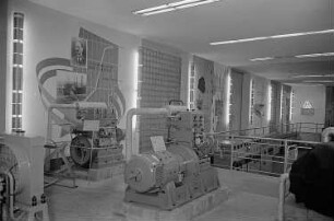 Ansicht technischer Maschinen des VEB Schwermaschinenbau Karl Liebknecht
