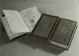 73: F. N. C'oeffeteau: Responce à l'advertissement Paris :1610, Einband f. Heinrich IV. von Frankreich; 161: Canones et decreti...Concilii Tridentini Rom 1564 Thouvenin f. d. Großen Méjan