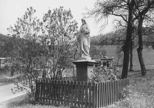 Herz - Jesu - Figur (Herz - Jesu - Figur); Nüsttal, Geisaer Wiesen