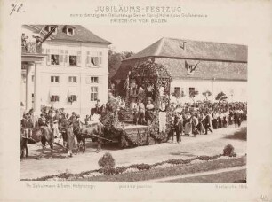 Prunkwagen der Herbstgruppe beim Jubiläums-Festzug zum 70. Geburtstag des Großherzogs Friedrich I. von Baden vor dem Karlsruher Schloss