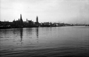 Antwerpen: Schelde mit Stadtsilhouette