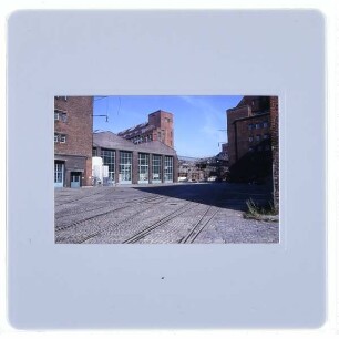 Berlin, AEG-Fabriken am Humboldthain : Innenhof mit Blick auf AEG Fabrik für Transformatoren und Hochspannungsmaterial