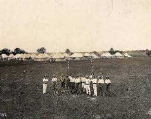 Kalkutta, Indien. Englische Militärangehörige auf einem Übungsplatz