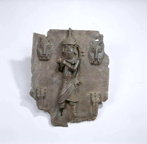 Royal dignitary relief plate with rattle