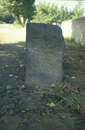 Hoisbüttel: Grenzstein [Nr. 32] zwischen Amt Tremsbüttel und Amt Trittau: Seite Tremsbüttel