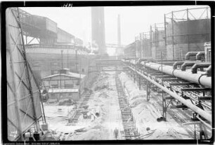 Bau Me 6 Wasserwerk und Luftzentrale, Me 501, 502, 503, 504 Gasbehälter, Straße III