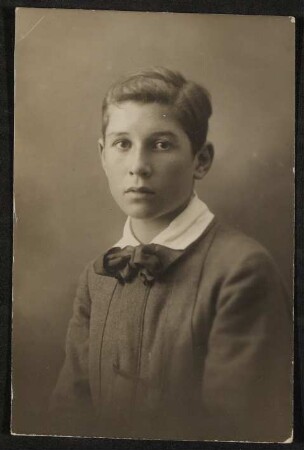 Portrait von Franz von Hofmannsthal mit Fliege